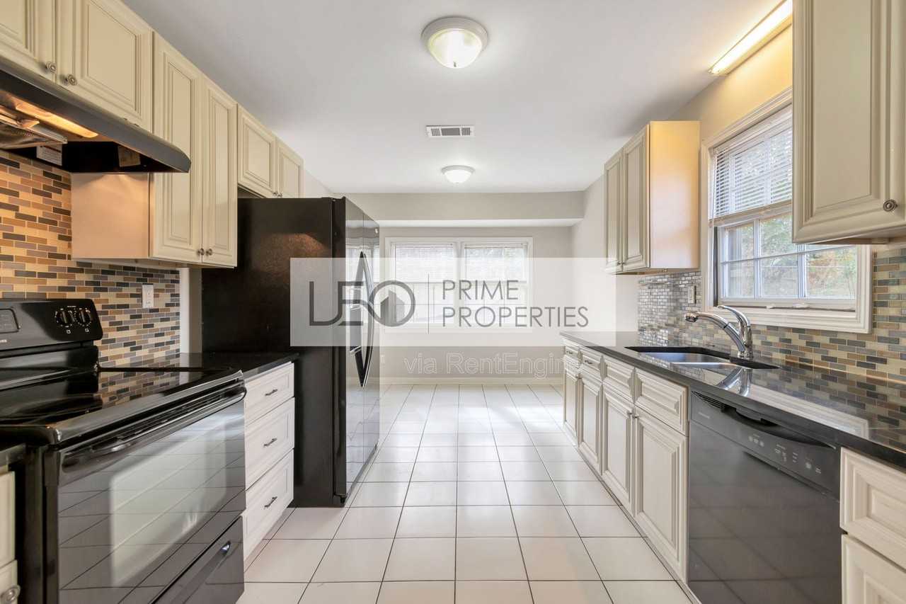 2816 Deerwood Trl - Photo 4 of 24