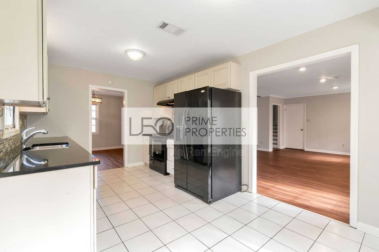 2816 Deerwood Trl - Photo 5 of 24