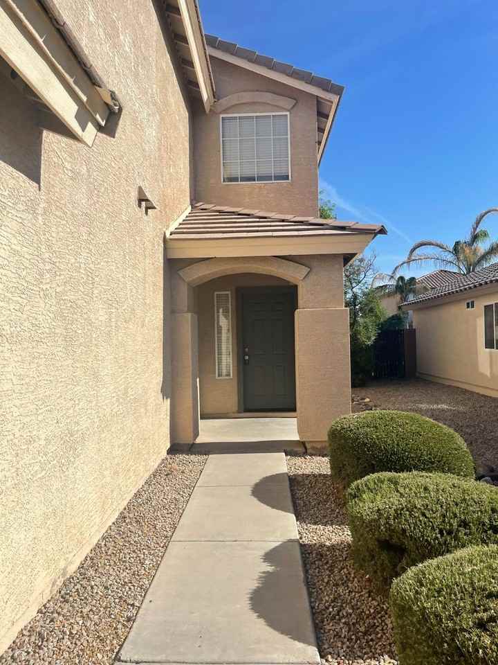 1152 E Lakeview Dr - Photo 2 of 20