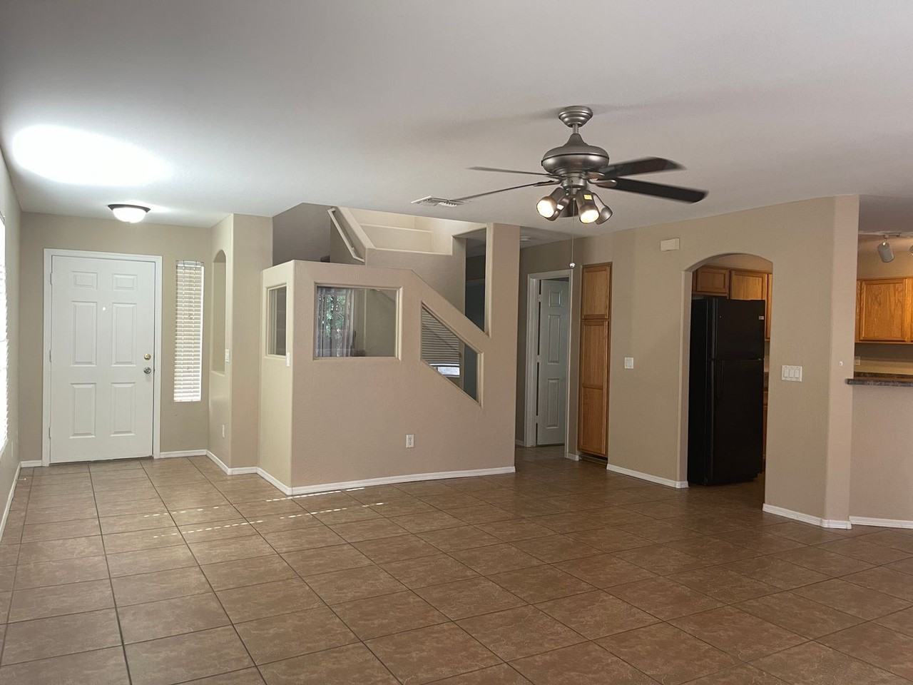 1152 E Lakeview Dr - Photo 3 of 20