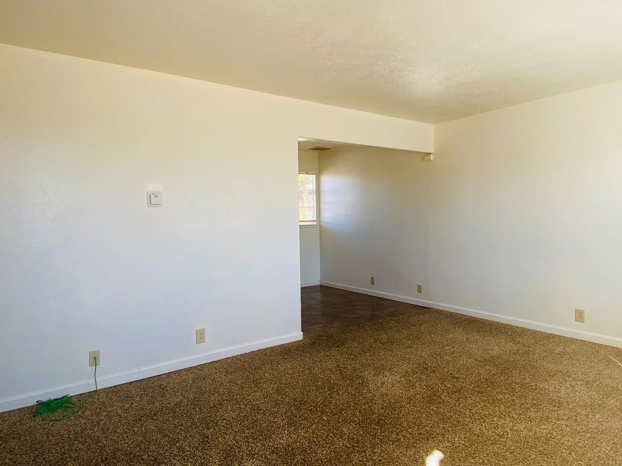 221 N Helena St - Photo 5 of 11