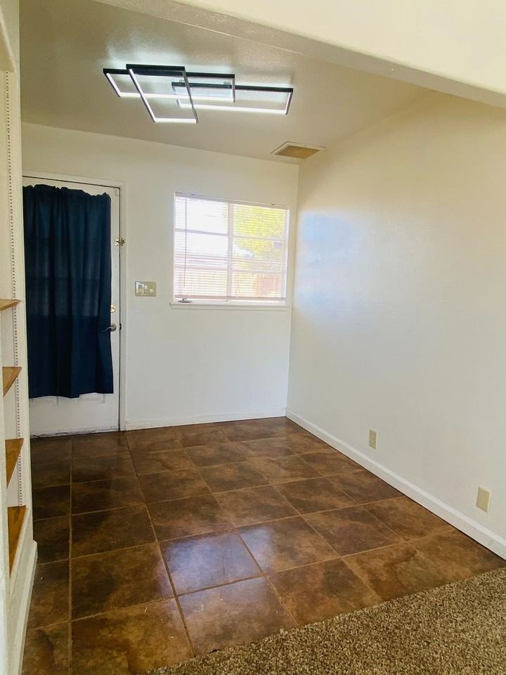 221 N Helena St - Photo 6 of 11