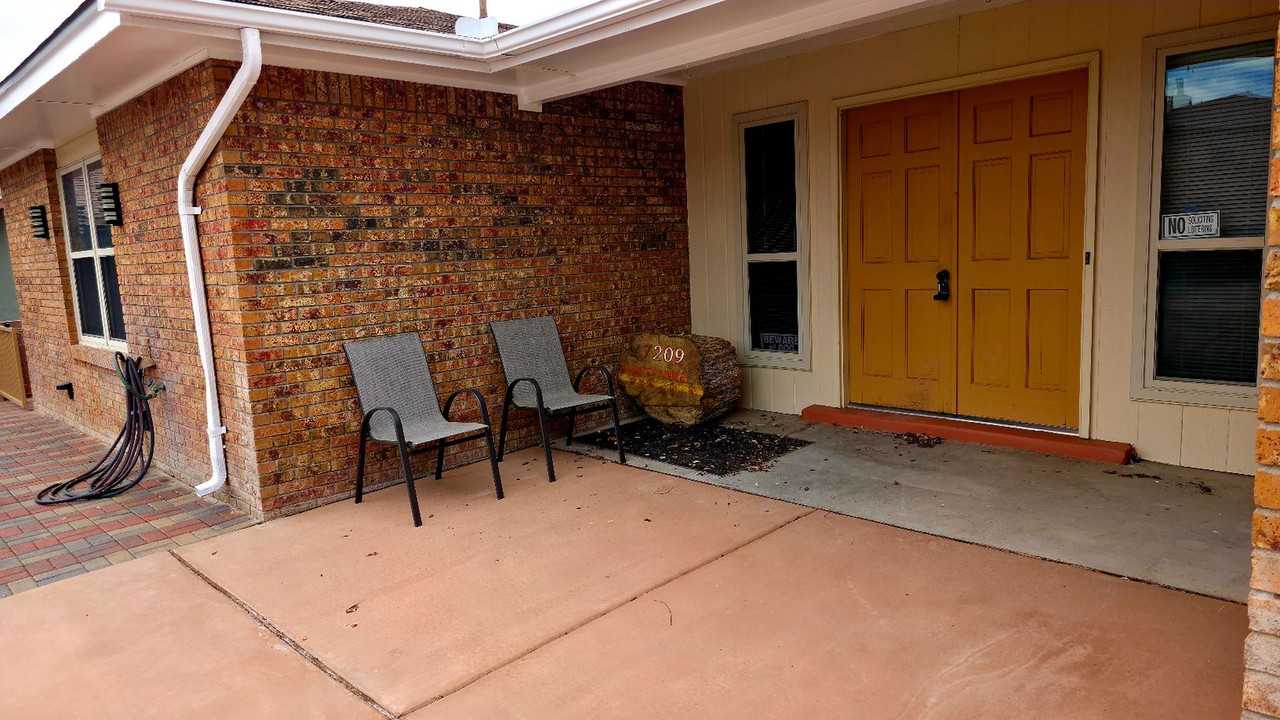 7209 Gettysburg Rd Ne - Photo 3 of 18