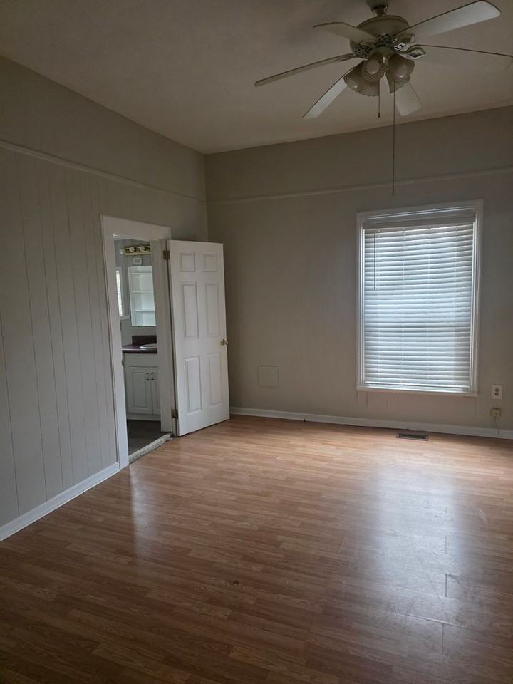 105 I St - Photo 4 of 12