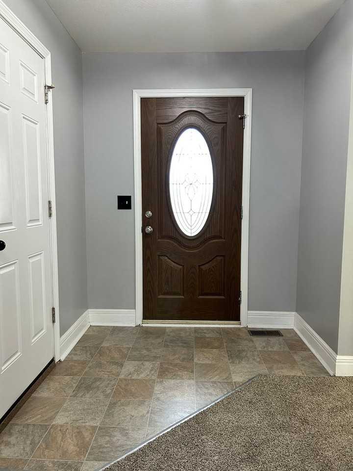 1906 Thompson Dr - Photo 2 of 26