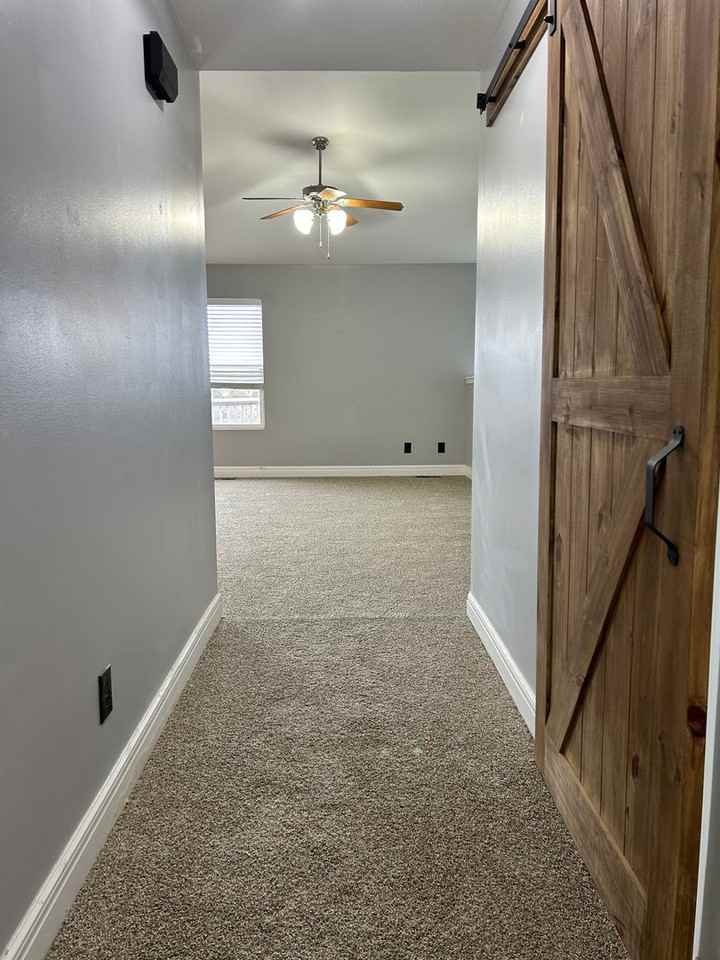 1906 Thompson Dr - Photo 3 of 26