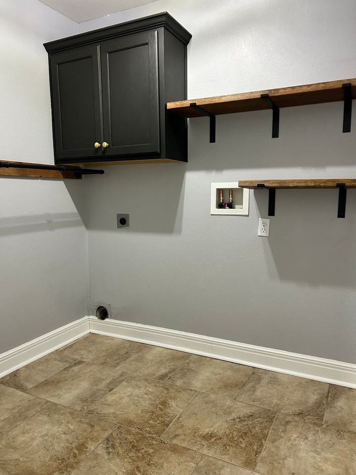 1906 Thompson Dr - Photo 4 of 26