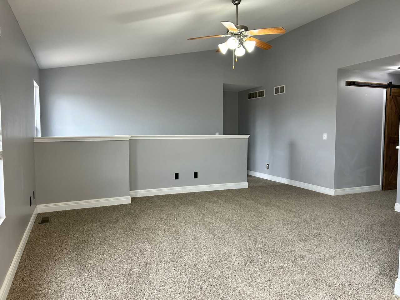 1906 Thompson Dr - Photo 5 of 26