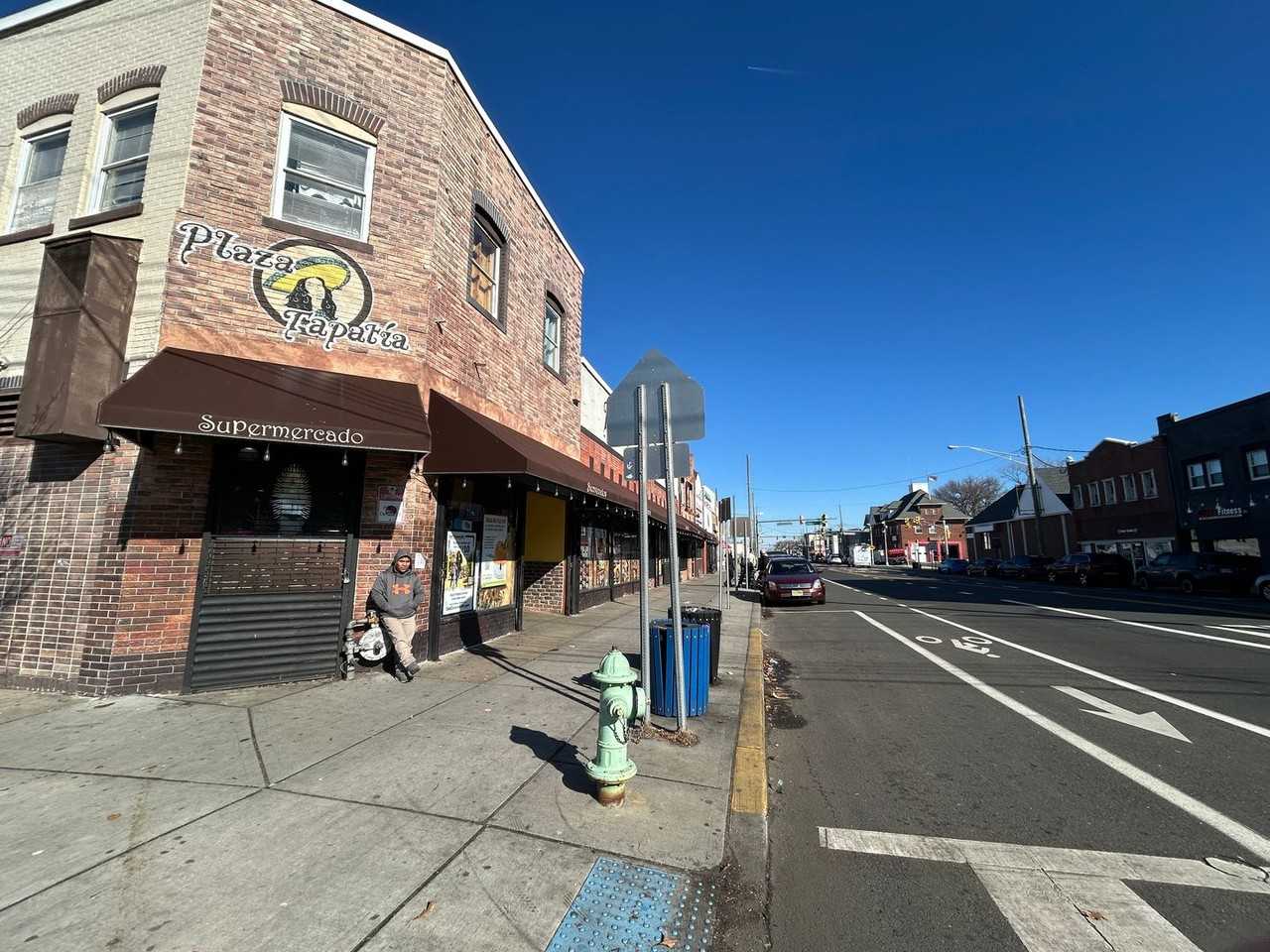 1402 Mattison Ave - Photo 5 of 18