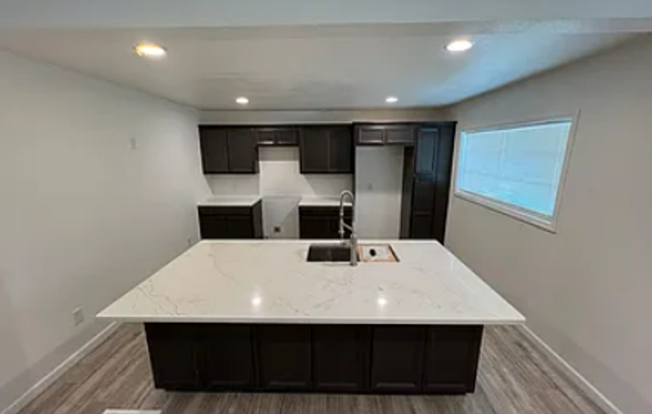 2123 33rd St - Photo 5 of 25