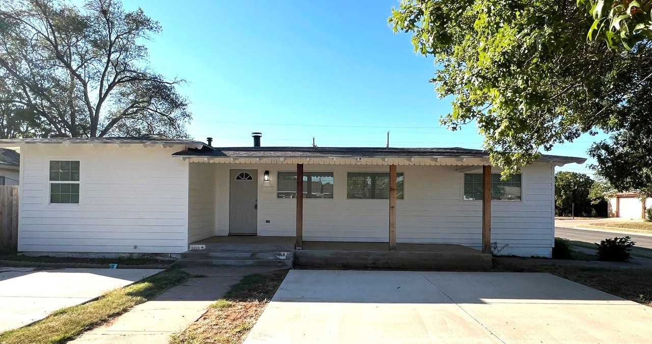 2123 33rd St - Photo 6 of 25