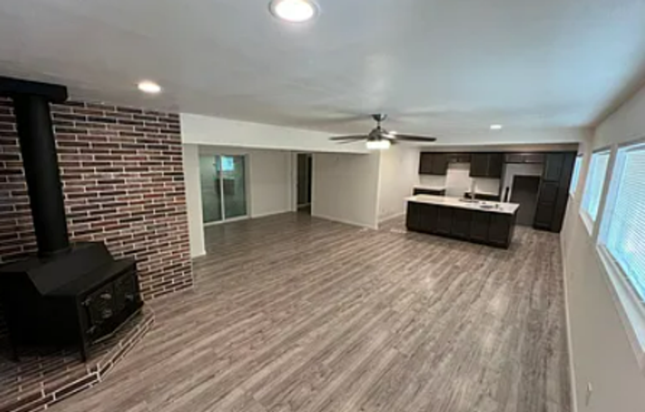 2123 33rd St - Photo 7 of 25