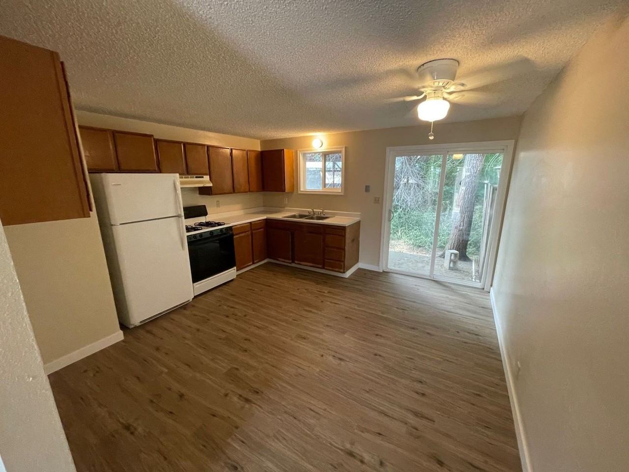 1515 Arthur St #3 - Photo 6 of 10