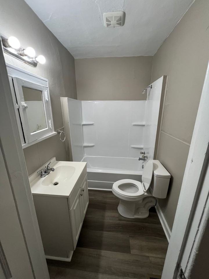 901 Moss St - Photo 3 of 7