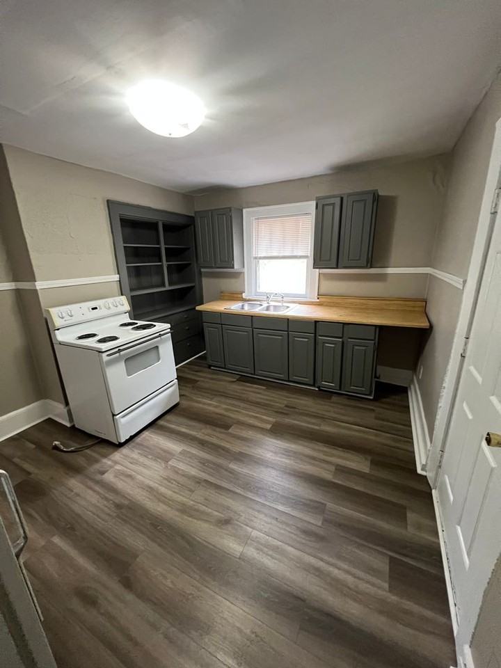 901 Moss St - Photo 5 of 7