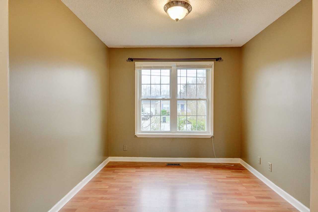 211 Moncrest Dr - Photo 4 of 13