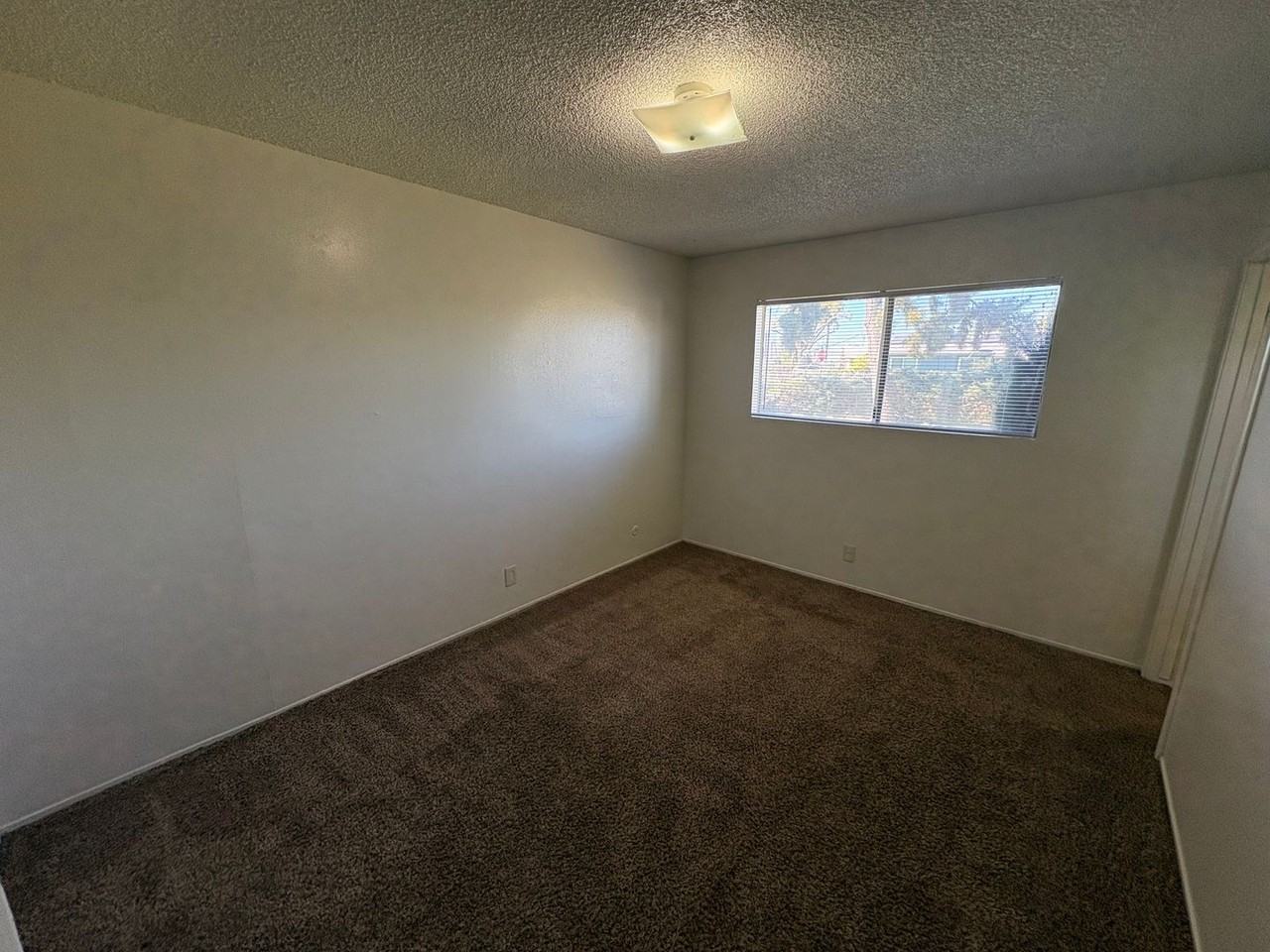 564 N Dwight Ave - Photo 3 of 23