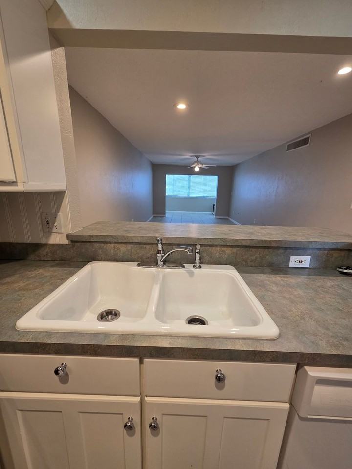 12000 Capri Cir S - Photo 5 of 19