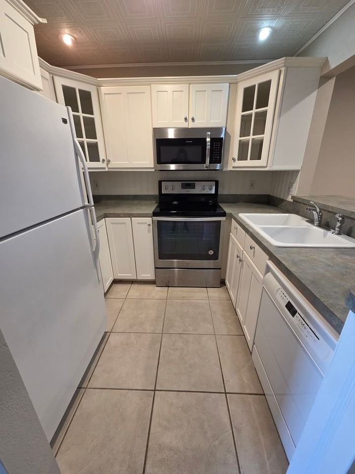 12000 Capri Cir S - Photo 6 of 19