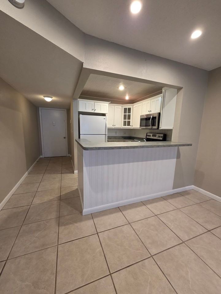 12000 Capri Cir S - Photo 7 of 19