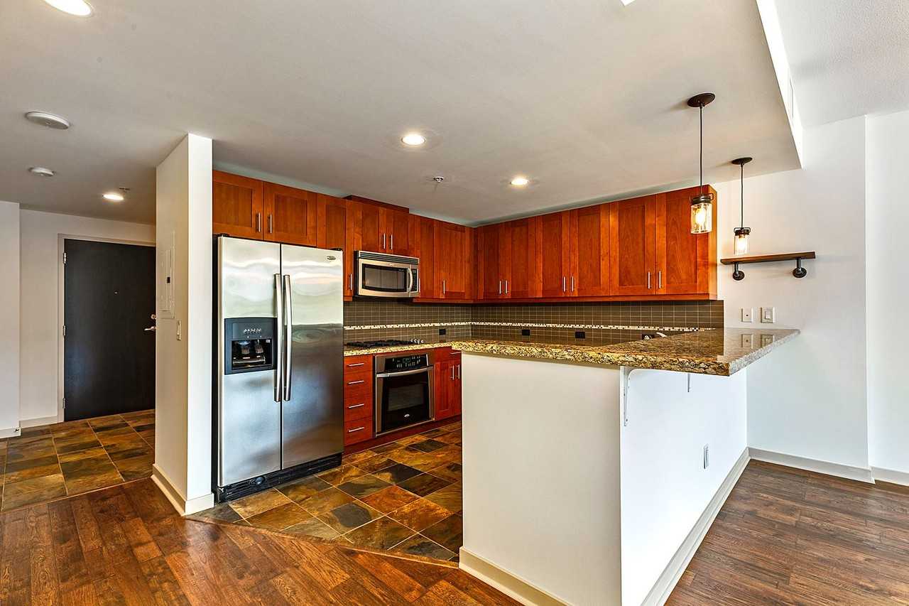 1515 Dock St #410 - Photo 3 of 36