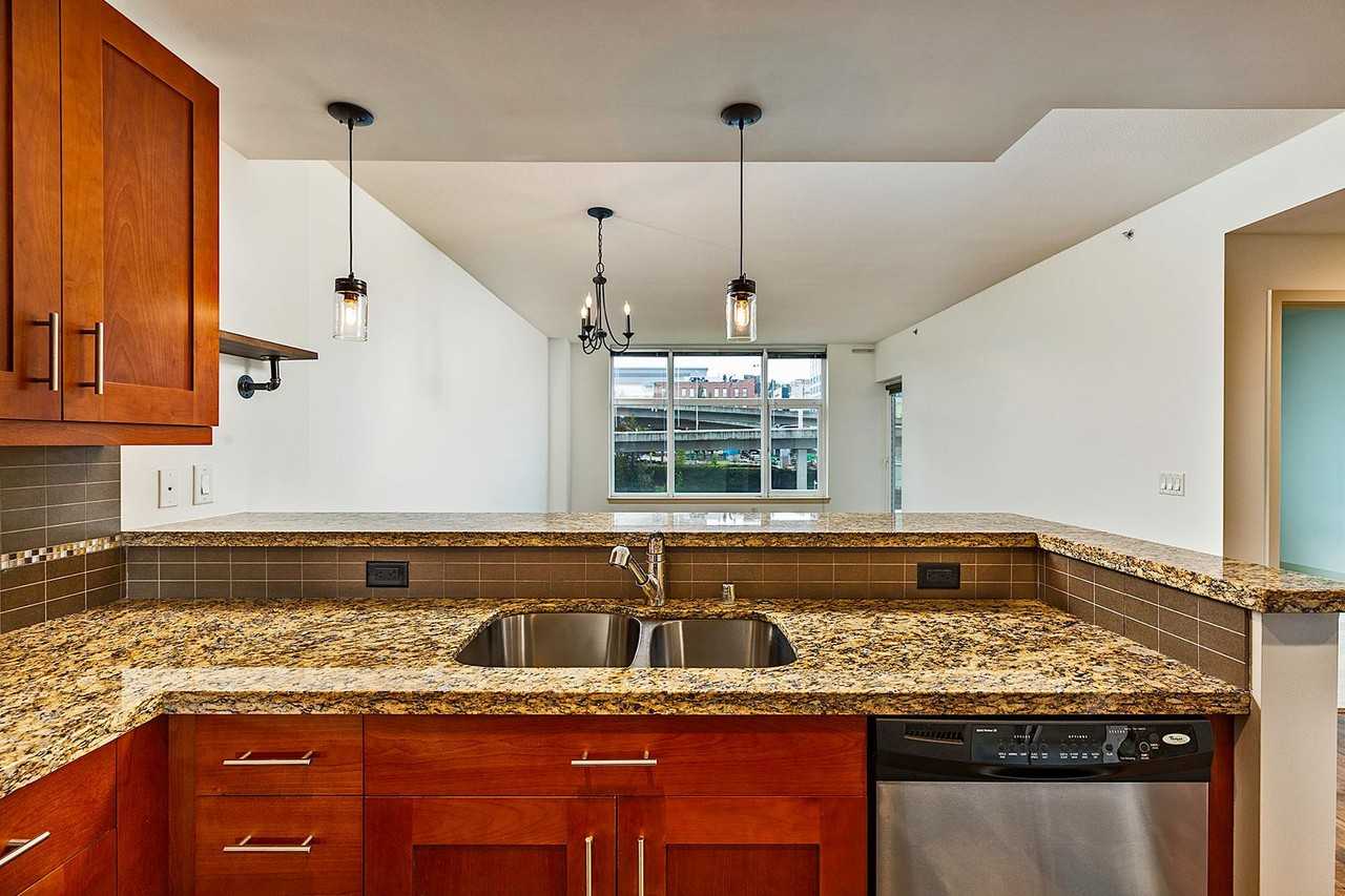 1515 Dock St #410 - Photo 4 of 36