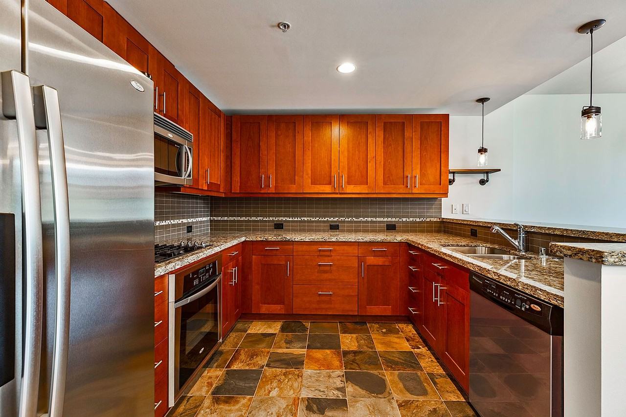 1515 Dock St #410 - Photo 5 of 36