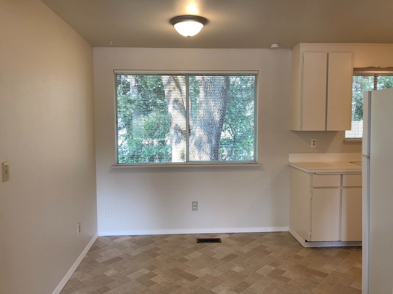 917 152nd St E - Photo 3 of 11