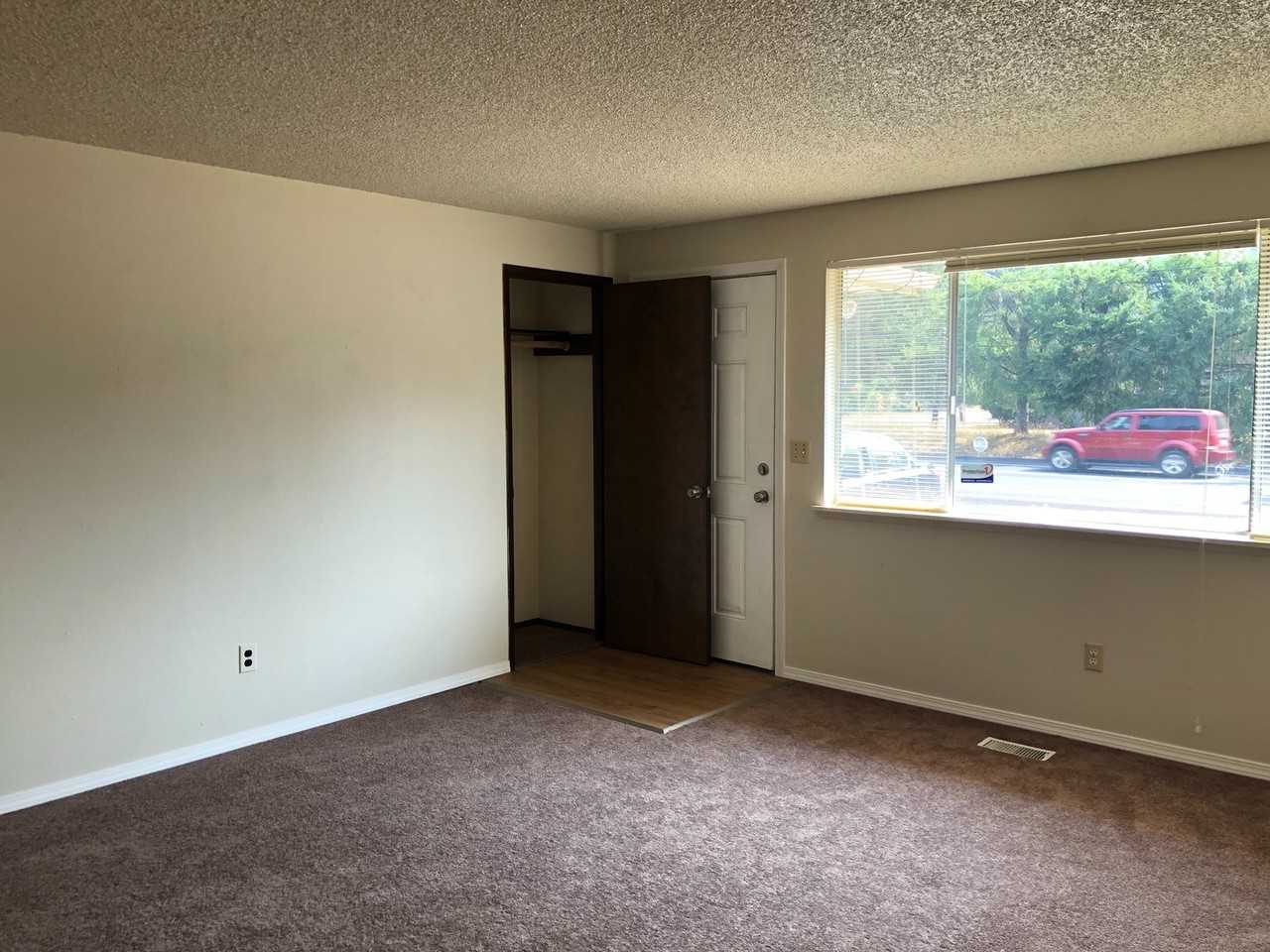 917 152nd St E - Photo 5 of 11