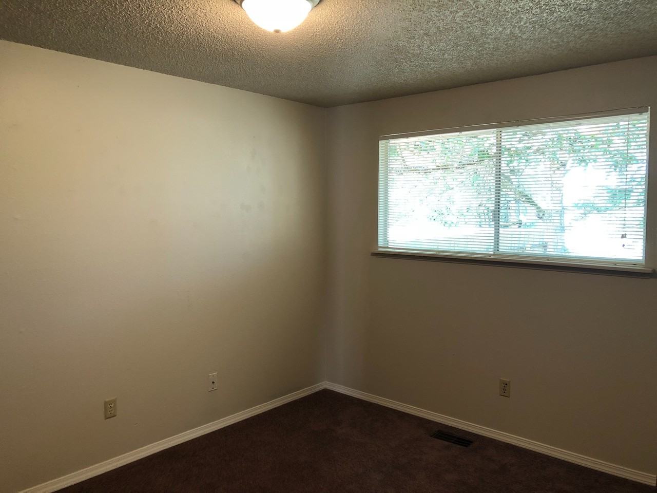 917 152nd St E - Photo 7 of 11