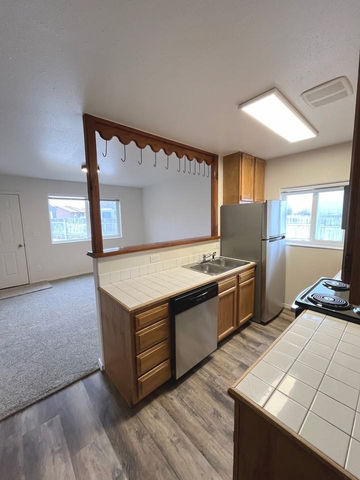 1474 Eagle Ridge Rd - Photo 2 of 26