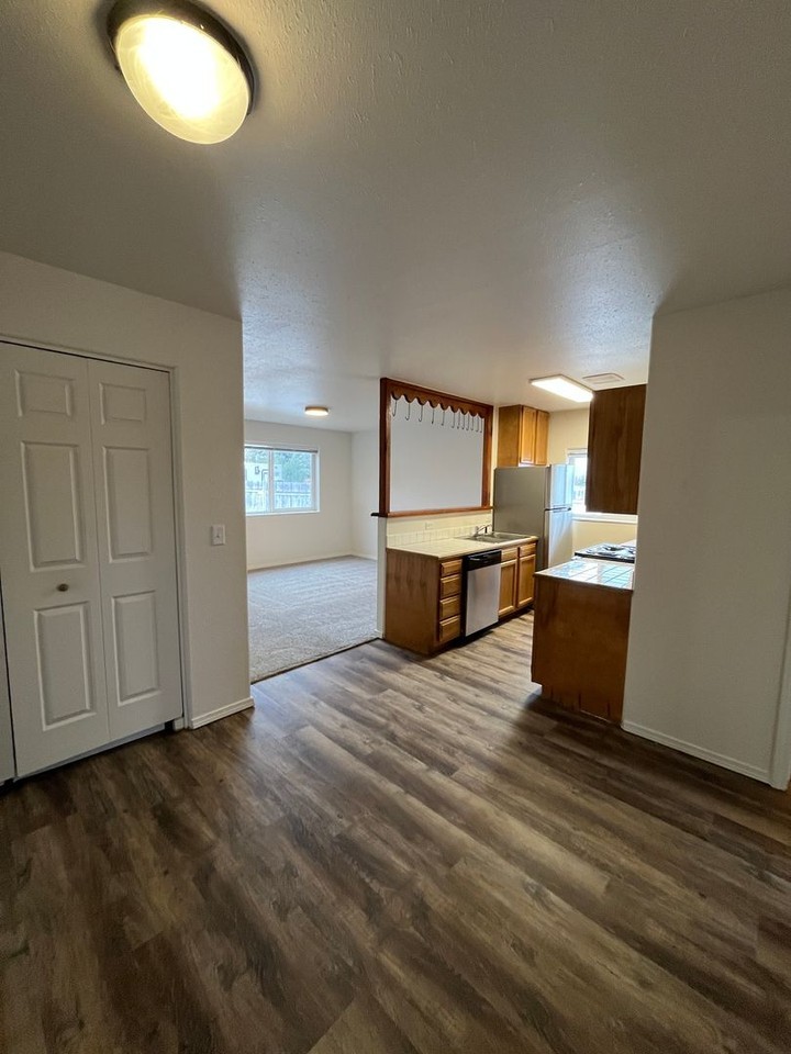 1474 Eagle Ridge Rd - Photo 3 of 26