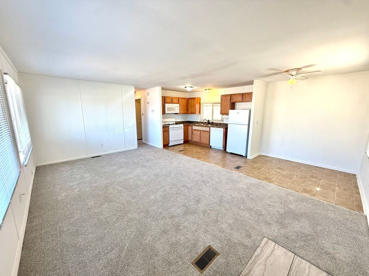 3211 E Carver Ave - Photo 3 of 23