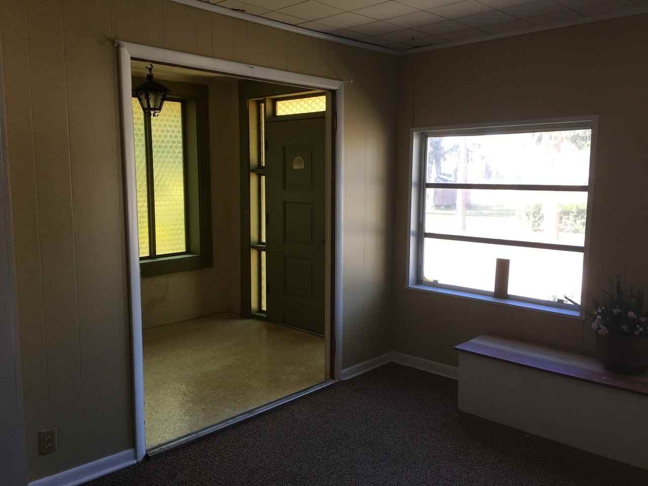 241 Ne Tuscawilla Ave - Photo 2 of 23