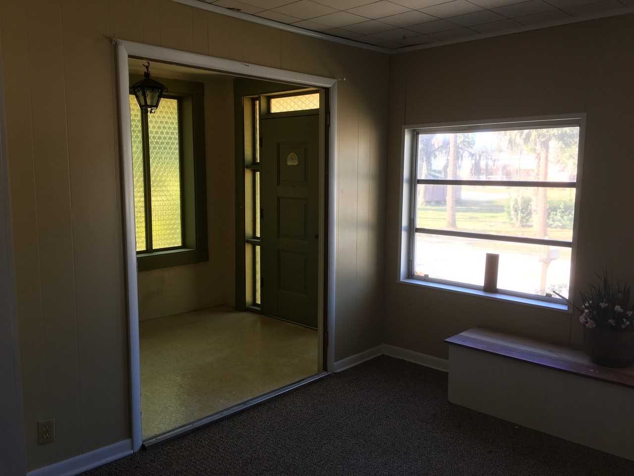 241 Ne Tuscawilla Ave - Photo 3 of 23