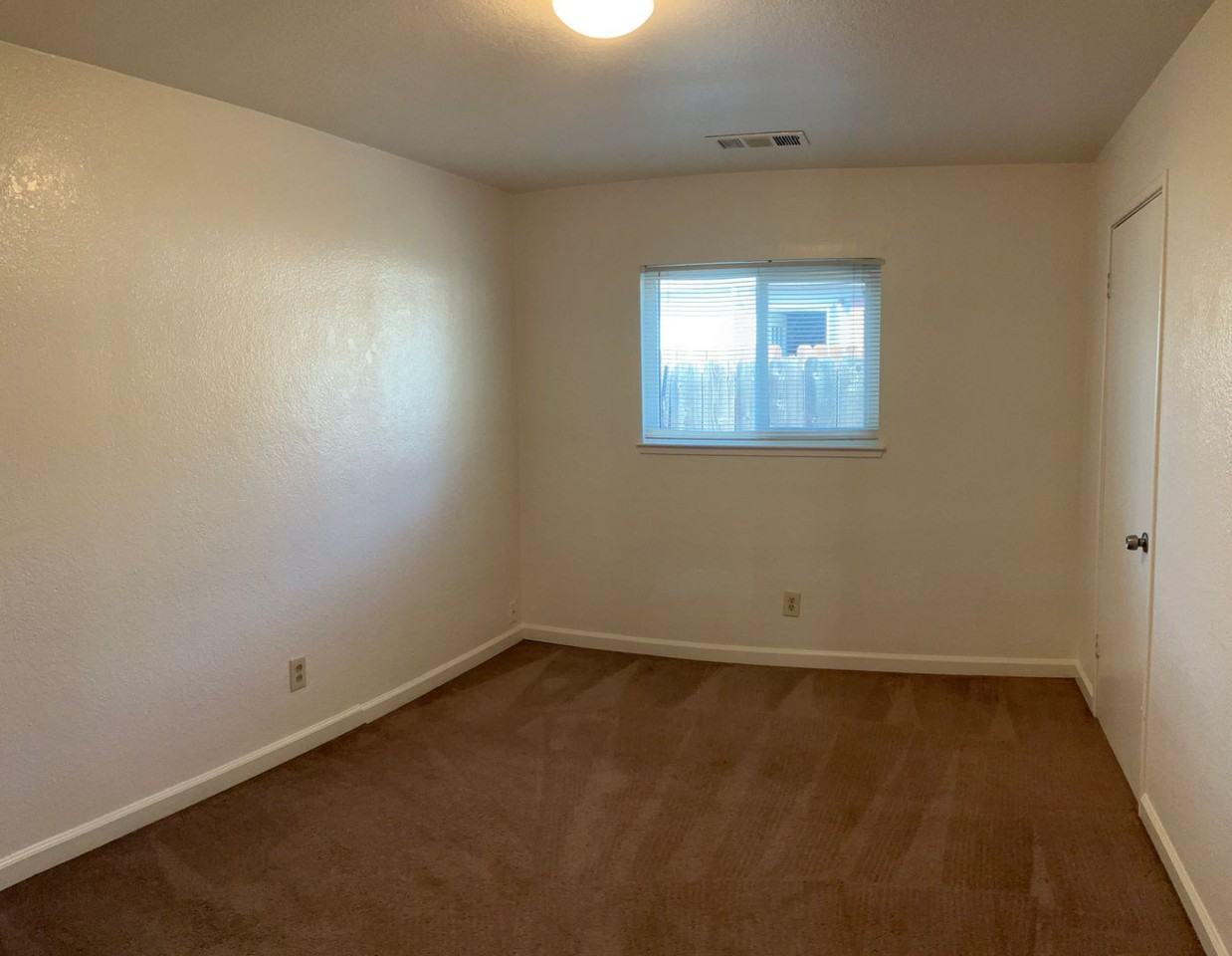 2700 Whitcomb Way - Photo 7 of 14