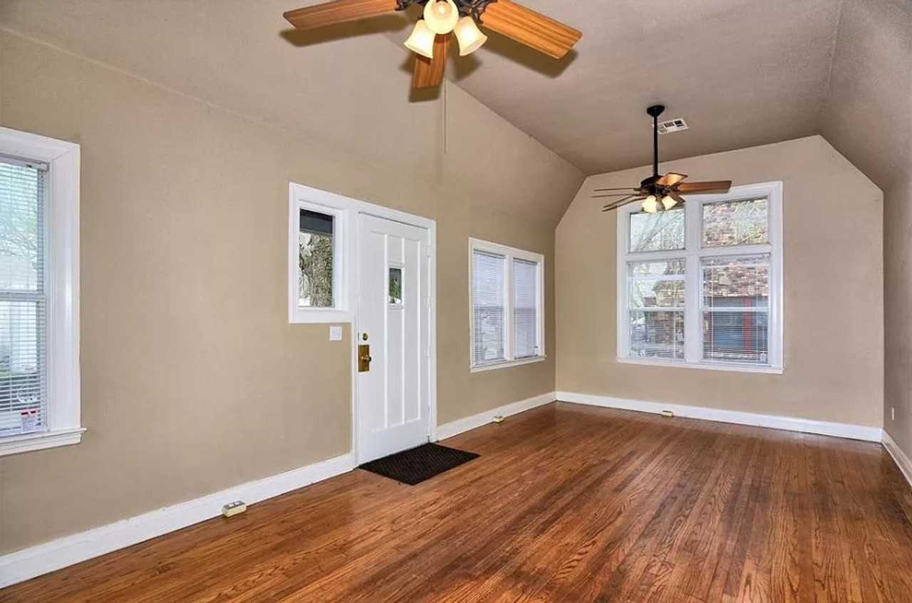 903 N Columbia Pl - Photo 3 of 33