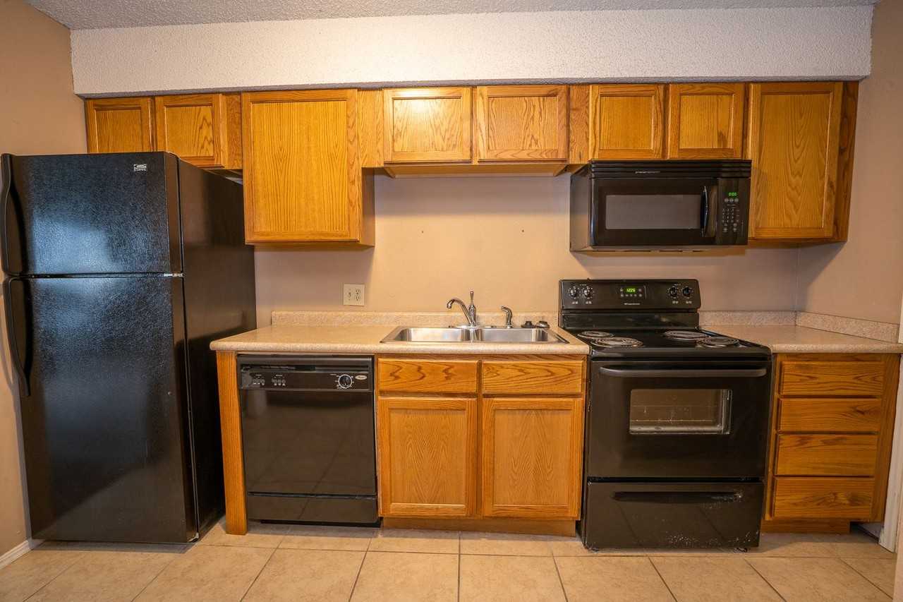 6521 E 50th St - Photo 3 of 13