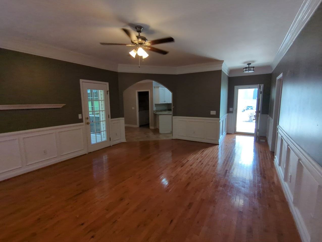 8597 Flowerdale Dr - Photo 4 of 15