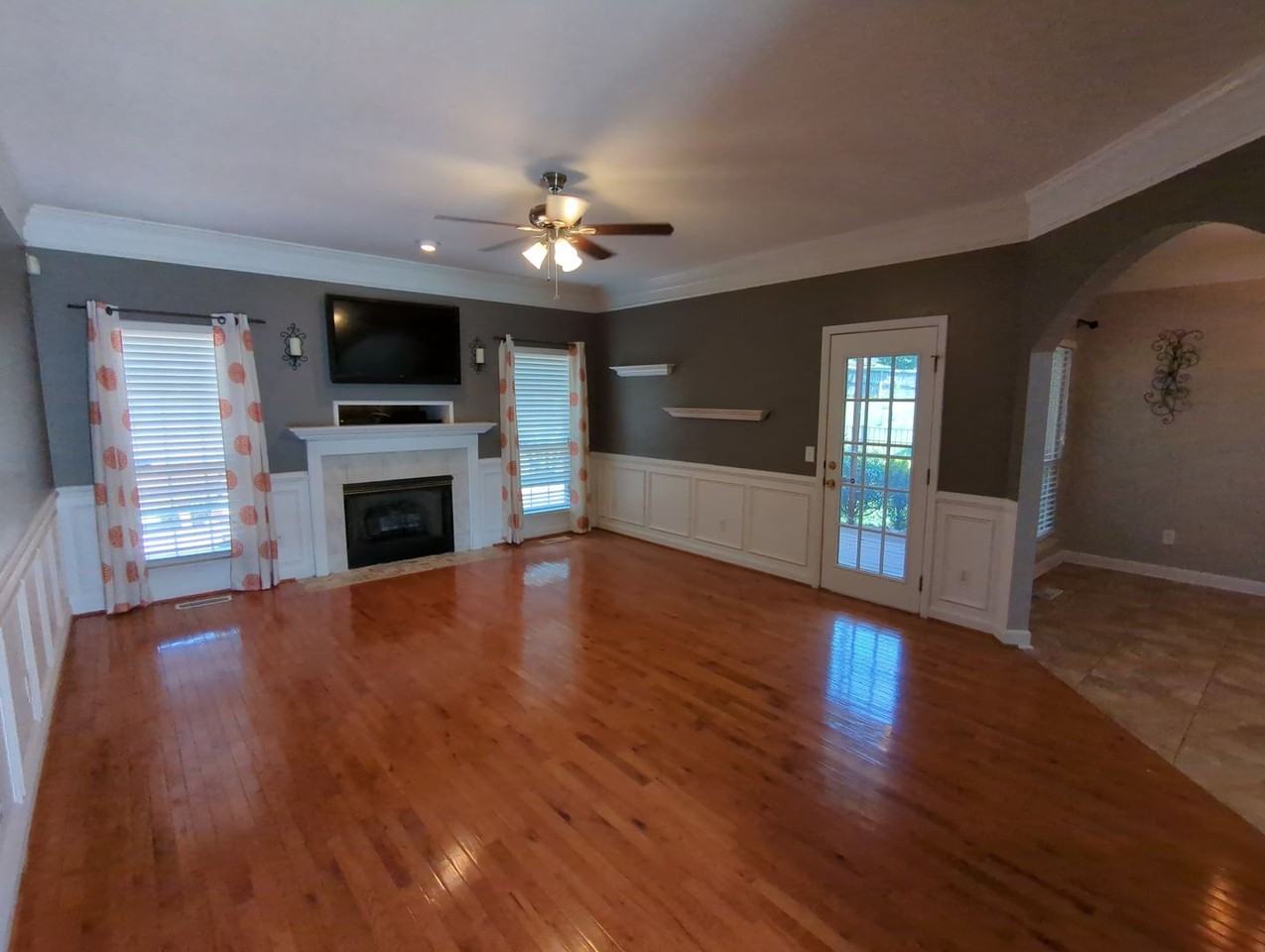 8597 Flowerdale Dr - Photo 5 of 15