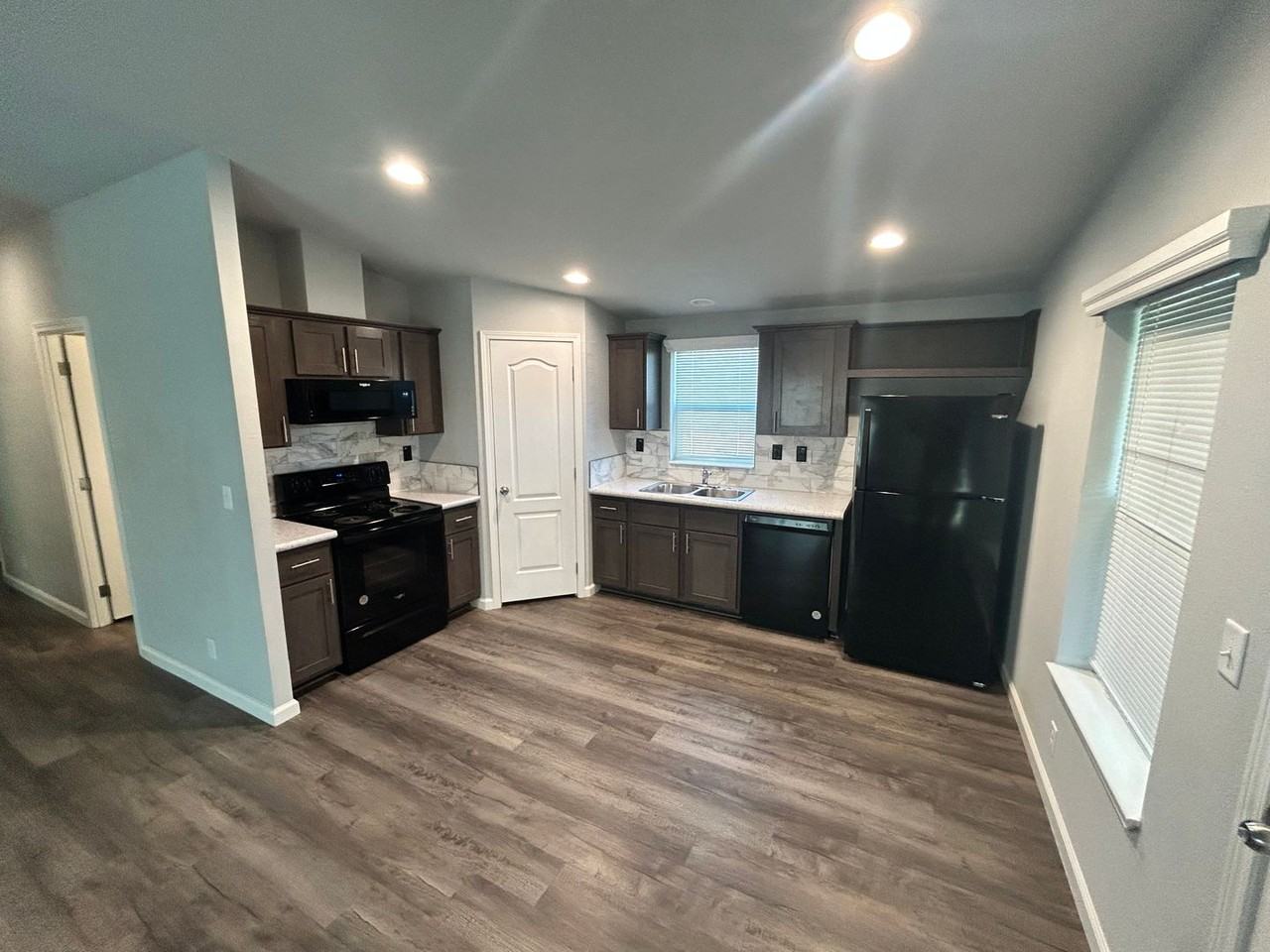 3623 Toomes Rd - Photo 3 of 15