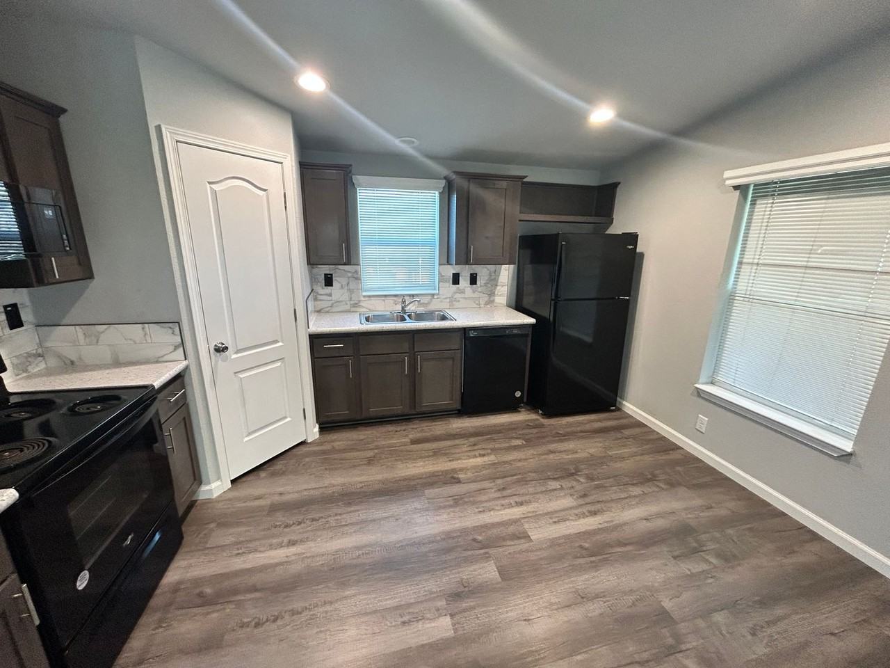 3623 Toomes Rd - Photo 4 of 15