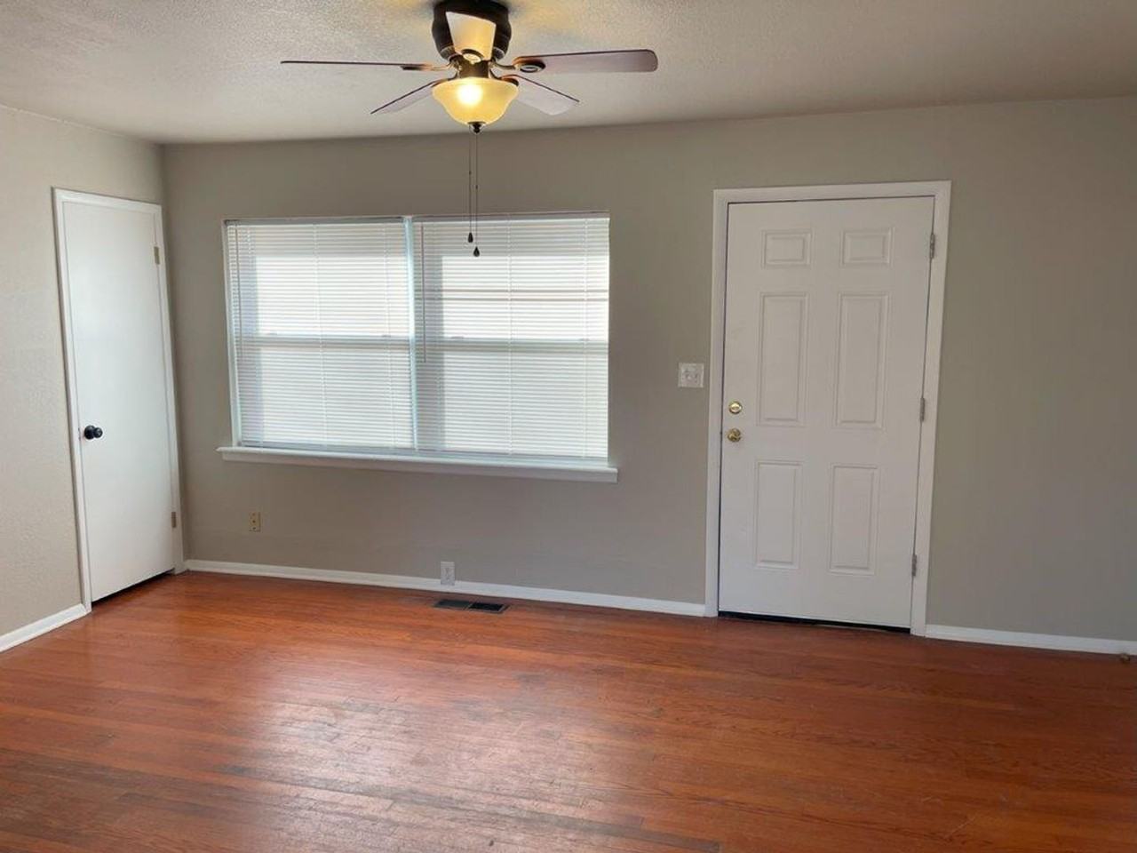 2745 Sw 48th St - Photo 3 of 18