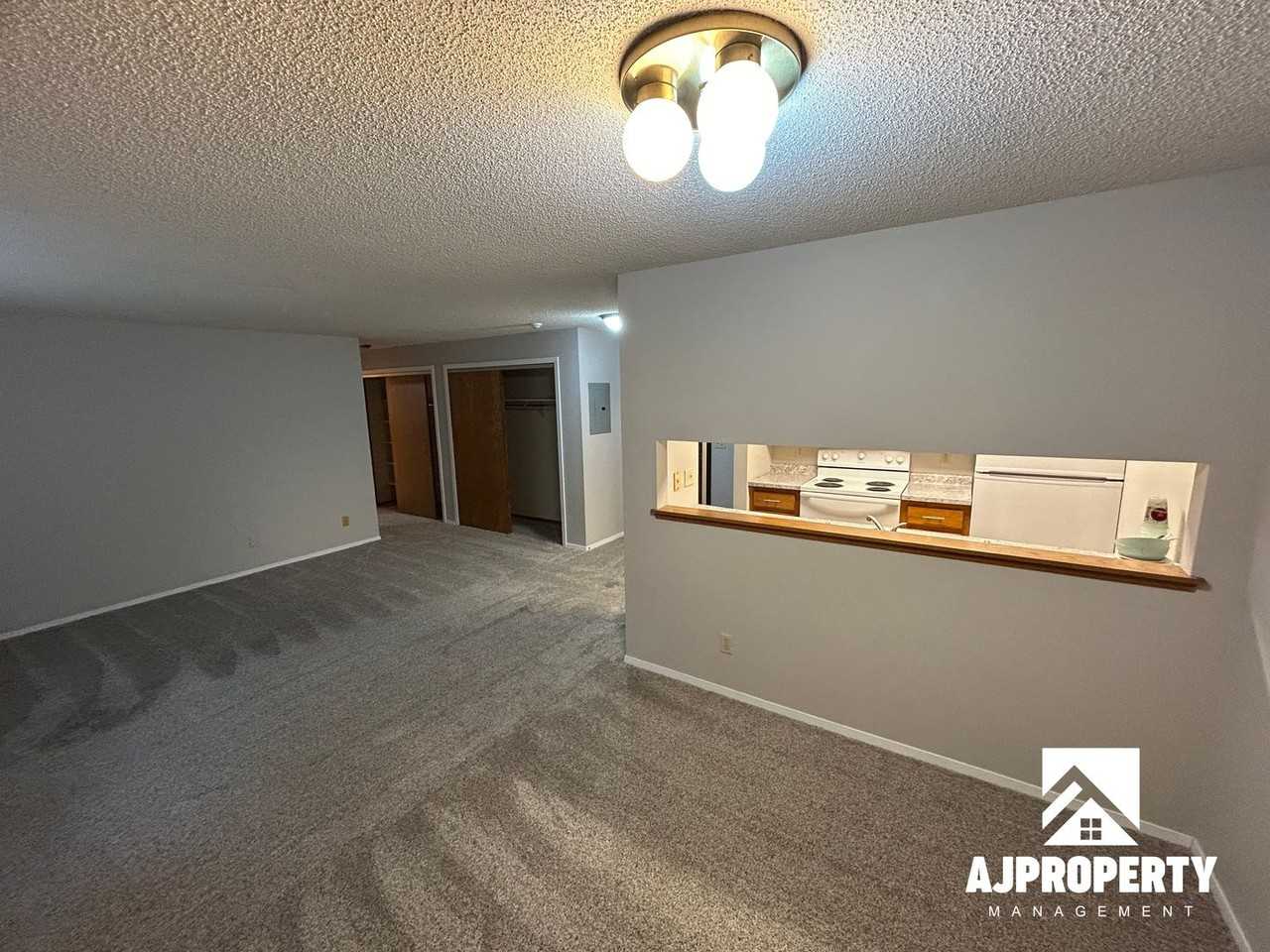 916 S Menlo Ave - Photo 5 of 10