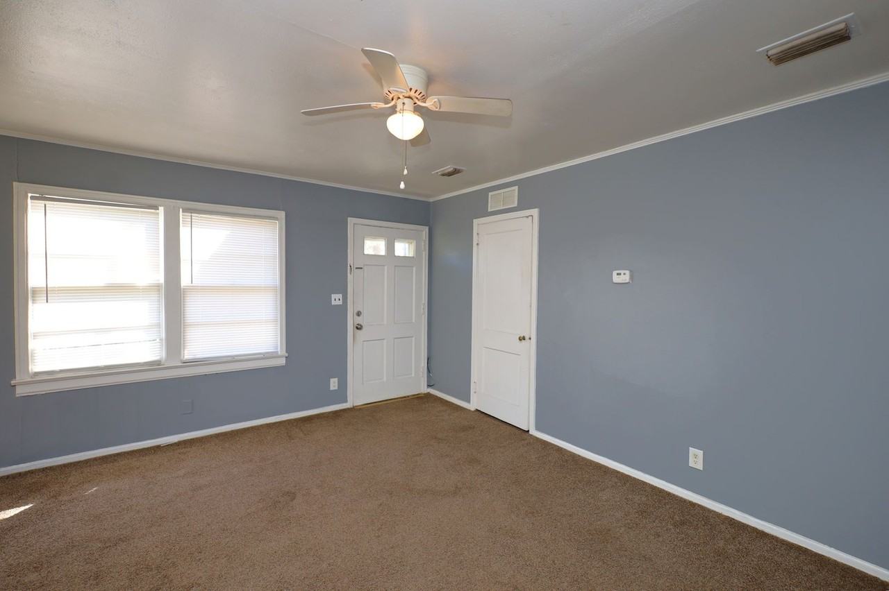 1716 Charlton St #A - Photo 2 of 9