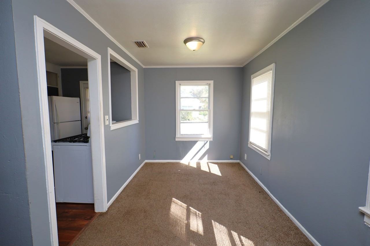 1716 Charlton St #A - Photo 4 of 9