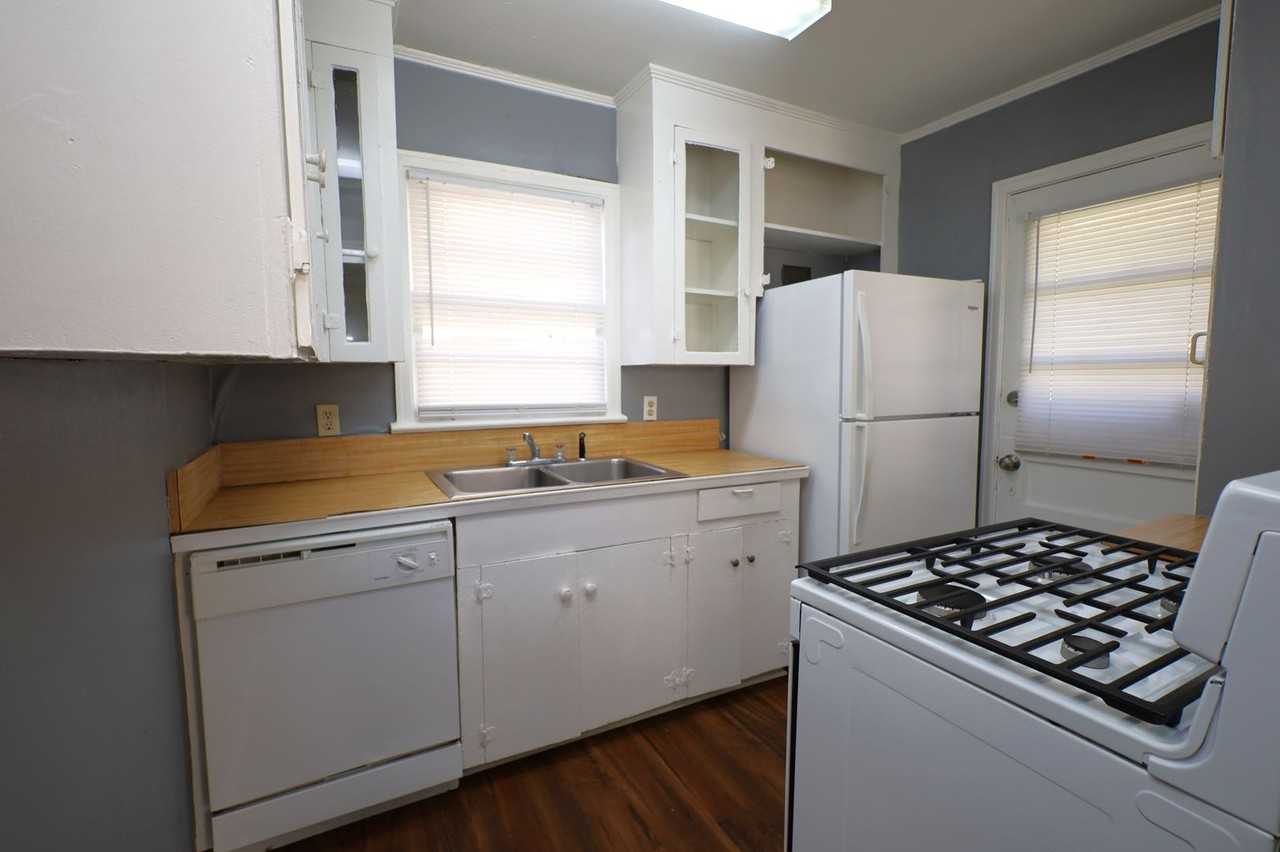 1716 Charlton St #A - Photo 5 of 9