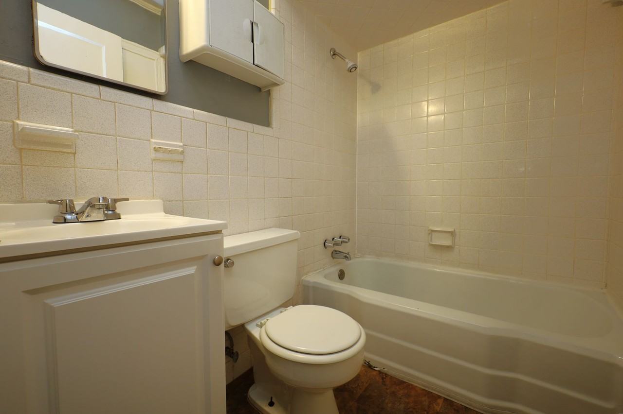 1716 Charlton St #A - Photo 7 of 9