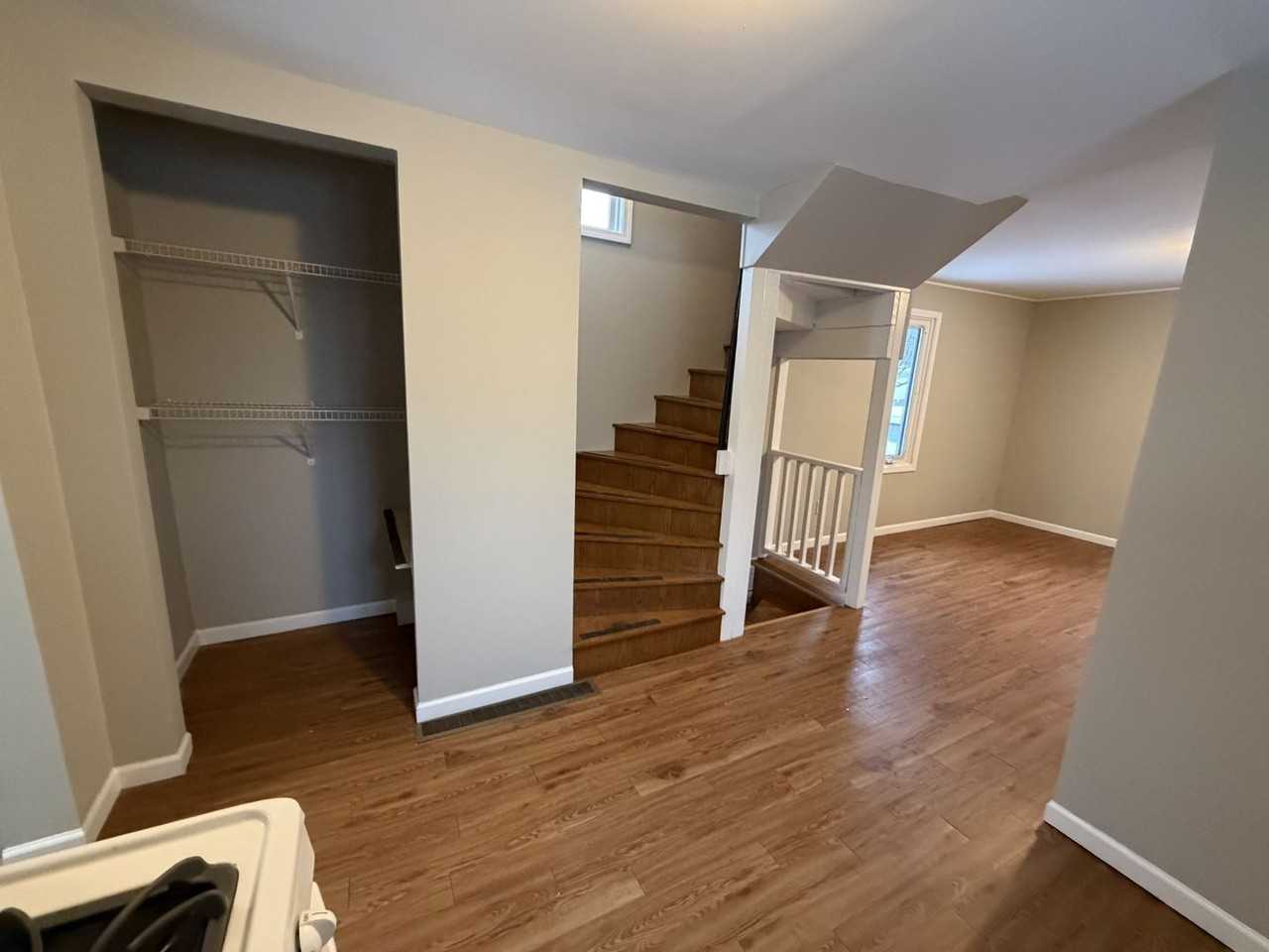 323 Selma St - Photo 5 of 15