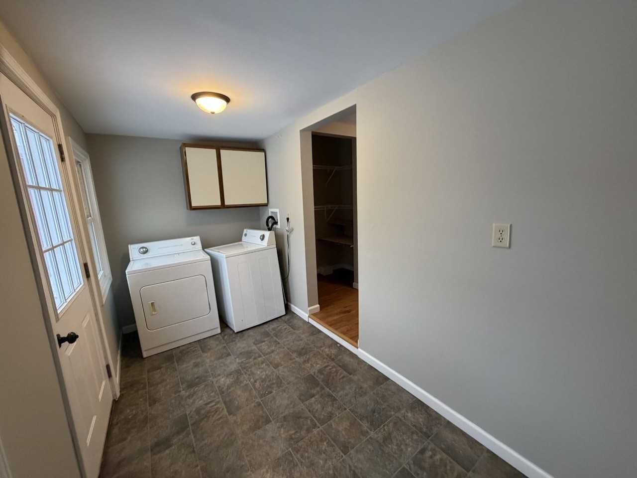 323 Selma St - Photo 7 of 15